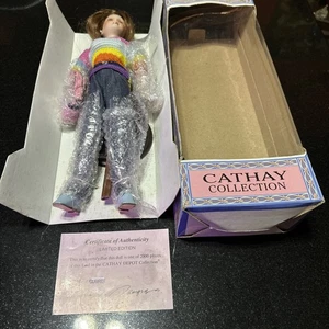 Cathay Collection Porzellanpuppe - "Claire" 17 cm Neu - Bild 1 von 14