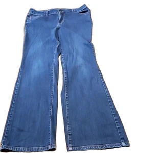 Lane Bryant Distinctly Boot Cut Women's size 16 Dark Wash Blue Denim Jeans - Picture 1 of 9