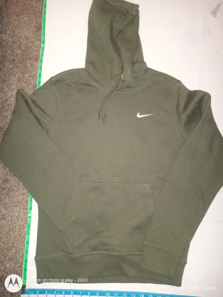 Sudadera con capucha pulóver pequeña oliva Nike Therma Fit para mujer  Foto 1 de 3