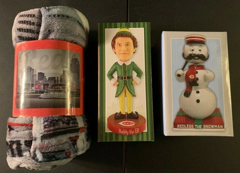 Cincinnati REDS X-mas Lot : Buddy the Elf, Mr. Redlegs Snowman, Luxury Blanket Cover