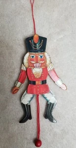 Vintage Cascanueces Tirar Cuerda Marioneta Navidad Adorno Madera - Imagen 1 de 3