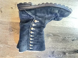 Uggs Button Boots - Picture 1 of 2
