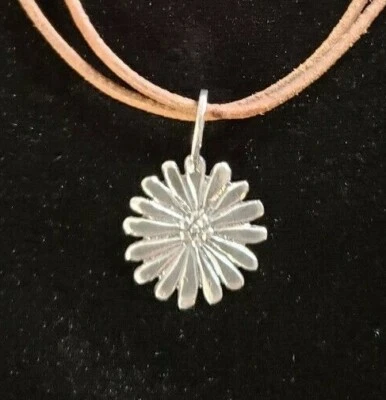 Lote Collar de Cuero Doble Hilo Marrón Colgante Margarita Plata Esterlina Silpada Foto 1 de 4