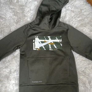 Kids Green Nike Hoodie - Picture 1 of 3