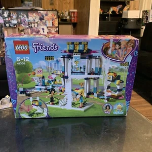 LEGO FRIENDS: L'arena sportiva di Stephanie (41338) - Foto 1 di 8