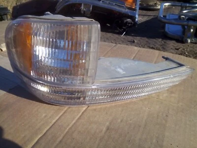 Marcador de esquina derecho Explorer 1995-01 4 puertas señal de giro luz de estacionamiento Eagle Eyes 71256 Foto 1 de 2