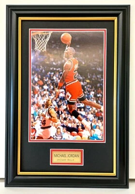 MICHAEL JORDAN Chicago Bulls Signed Framed Photo  - image 1 of 3