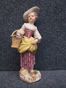 18th century Meissen porcelain statue Girl with Basket of Flowers, top condition - Picture 1 of 12