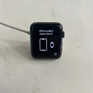 Apple Watch Series 3 42mm Cassa in Alluminio con Cinturino NikeSports - Grigio Siderale/Nero - Foto 1 di 4