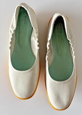 Zapatos planos de ballet ECCO para mujer, cuero blanco roto con suela amarilla, talla UE 40 Foto 1 de 4