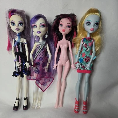 Monster High  Dolls Lot Of 4 LOT #6 - Image 1 of 4