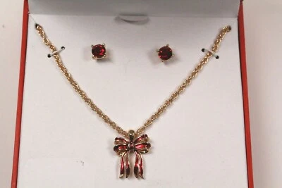 Juego de collar colgante con lazo rojo tono dorado Charter Club y aretes de cristal Foto 1 de 4