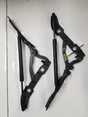 BMW 328I 2010 OEM Trunk Lid Hinge - Imagem 1 de 2