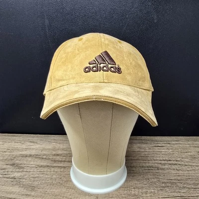 Шляпы adidas для мужчин замшевые винтажные мягкие бежевые с вышивкой крючком и петлей регулируемые  - Изображение 1 из 4