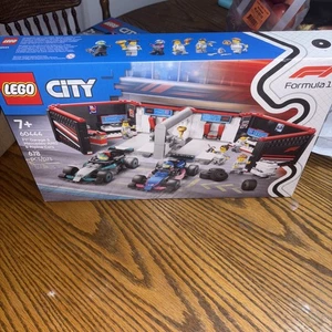 LEGO CITY: F1 Garage & Mercedes-AMG & Alpine Cars (60444) - Bild 1 von 4