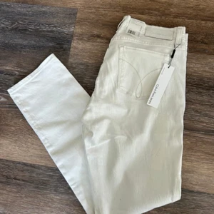 NEW Women’s Calvin Klein ultimate skinny white jeans 32x32 pants - Picture 1 of 4