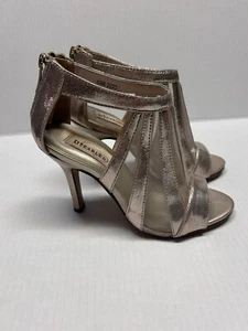 Dyeables sandali donna misura 6,5B oro tacco alto bellissimi - Foto 1 di 17