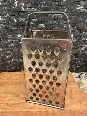 Rallador de caja de 4 lados de acero inoxidable vintage utensilio de cocina preparación de alimentos buen cocinero Foto 1 de 4