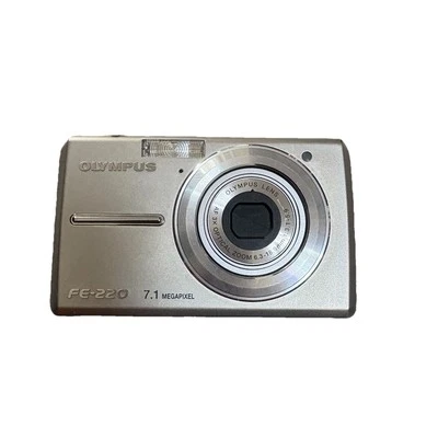 Olympus FE-220 Digitalkamera 7.1 MP Vintage Kompakte Digitalkamera in silber - Bild 1 von 3