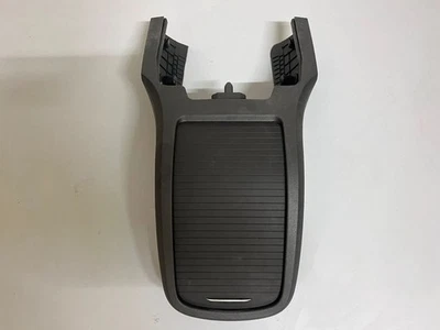 ORIGINALE Mercedes Benz W447 Classe V Console Centrale Portaoggetti 12 V A4476800631 - Immagine 1 di 4