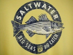 Izod Acqua Salata Relaxed Classic Tg. T-shirt manica lunga XXL gialla Big Catch Fish nuova con etichetta - Foto 1 di 6