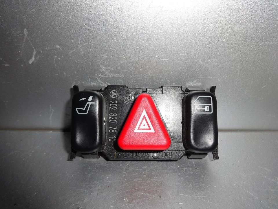 Mercedes W202 Warnblinker Schalter Schalterblock 501268086 2028207810 - Bild 1 von 1