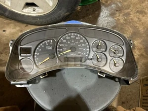 Speedometer Cluster Miles Unk MPH Fits 00-02 CHEVROLET SUBURBAN 1500 OEM - Picture 1 of 13