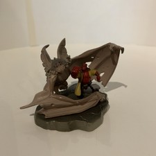 Hellboy Animated Bust-Ups Hellboy vs Batgod Collectible Figure 