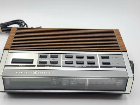 Vintage General Electric GE 7-4G52A Walnut Grain Programmable Alarm Clock Radio Cover