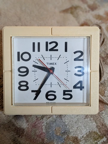 Vintage Retro 70s Plastic Kitchen Wall Clock Beige Timex U.S.A Cover