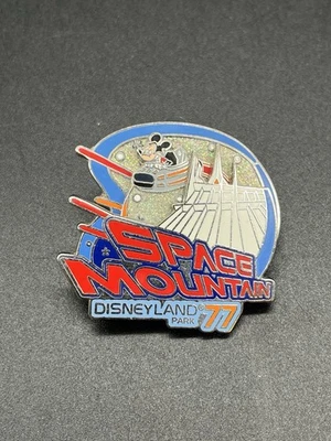 Prendedor Disney Space Mountain Spinner 77 Mickey And Stitch DLR Pin Trading 2008 Foto 1 de 4
