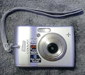 Nikon Coolpix L12 7.1MP Digital Camera UNTESTED AS IS - Picture 1 of 8