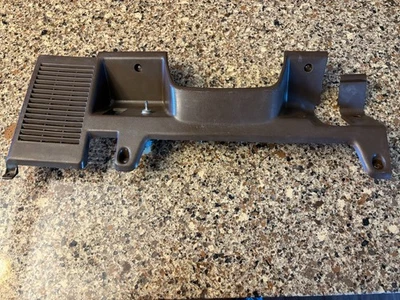 Bisel de ajuste del panel de patada de rodilla para tablero inferior Toyota 4Runner OEM 84-89 MARRÓN  Foto 1 de 4