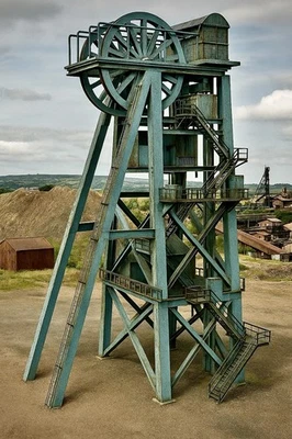 Collety Tower.. Model Railway Scenery OO-Gauge - Image 1 of 2