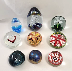 Lot/9 Art Glass Paperweights Robert Held, Maytum, Murano, Caithness, St Clair - Picture 1 of 13