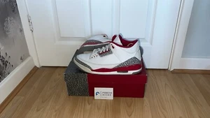 Jordan 3 Retro 'Cardinal Red' Talla 10.5, Estado 7.5/10 - Imagen 1 de 5