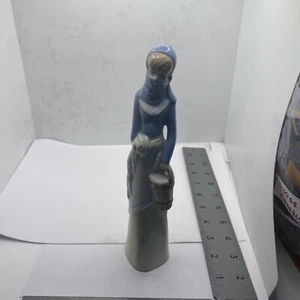 Vintage Rosenthal Netter Woman with Bucket Figurine 50F-1023X - Picture 1 of 6