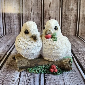 Statuina Stone Critters SC 407 Natale colombe bianche uccellini seduti su un ramo - Foto 1 di 8