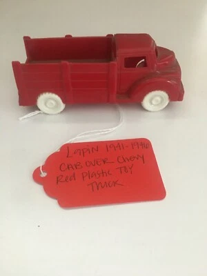 Caminhão de brinquedo de plástico vermelho Lapin 1941-1946 cabine sobre Chevy - Imagem 1 de 4
