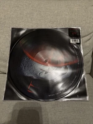 IT (ES) - ORIGINAL MOTION PICTURE SOUNDTRACK  LIMITED PICTURE DISC VINYL LP NEU - Image 1 of 2