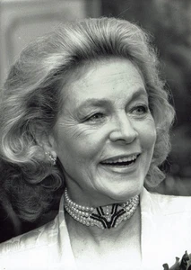 Lauren Bacall 1982 press photograph - Picture 1 of 2