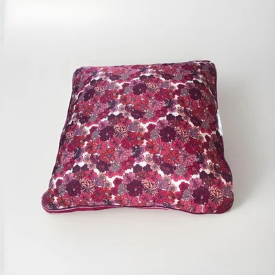 Almohada Liberty of London para Target Toss estampado floral fushia RARA 17" cuadrada Foto 1 de 4