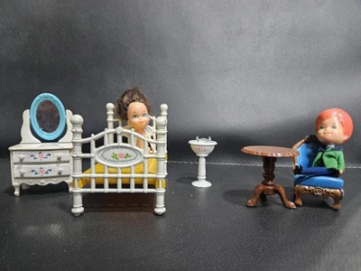 Lot Of Vintage Mattel The Littles Die-cast Furniture And 2 Figurines - Image 1 of 4