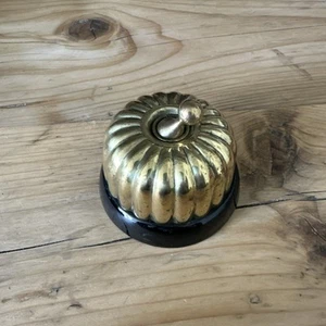 Antico interruttore luce Dolly scanalato ceramica e ottone vittoriano - Foto 1 di 17