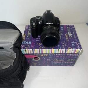 Nikon D3000 10.2MP Digital SLR Camera w/ AF-S DX Nikkor 50 mm Lens Needs Charger - Picture 1 of 17