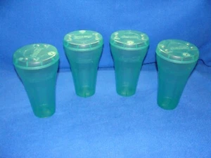 Juego de 4 tazas de plástico verde Coca Cola genuinas vintage con tapas 32 oz tazas de Coca Cola - Imagen 1 de 11