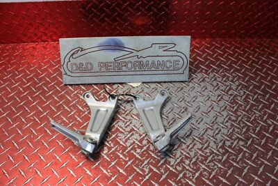 Clavijas de pasajero izquierda y derecha Honda CBR 600RR 2003-2004 OEM VER DESC KP Foto 1 de 4
