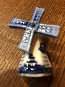 Kleine Porzellan Windmühle, Setzkasten, blau, weiß, Puppenstube, 5 cm hoch - Bild 1 von 2