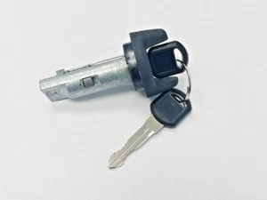 USA Ignition Lock Cylinder Key Black for 98-02 GM Chevy GMC Oldsmobile Truck SUV - Afbeelding 1 van 2