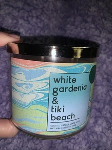Nuevo Bath & Body Works 14,5 OZ Blanco Gardenia & Tiki Beach 3 Mechas Mezcla de Velas - Imagen 1 de 6